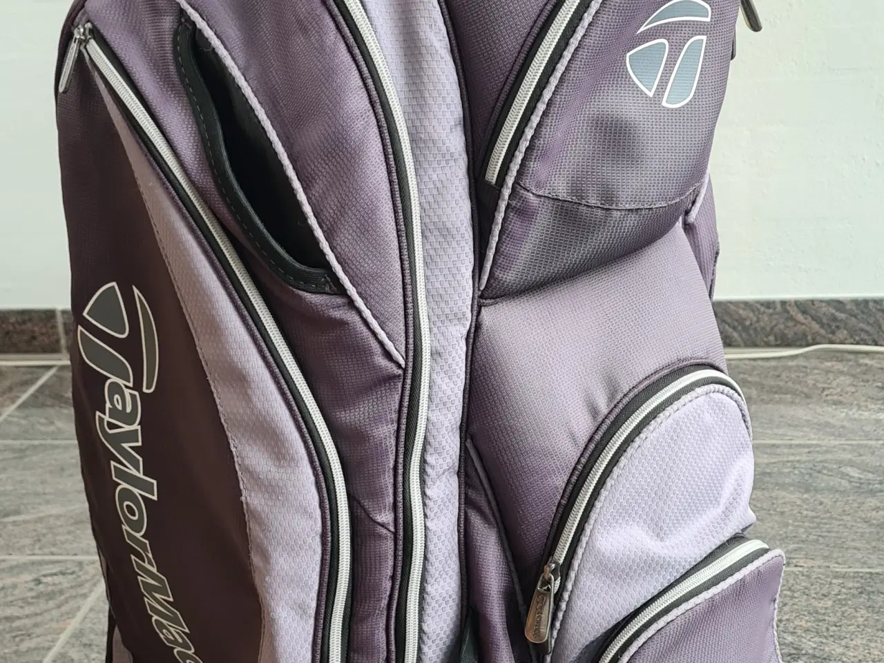 Billede 1 - TaylorMade Golftaske i grå/lilla