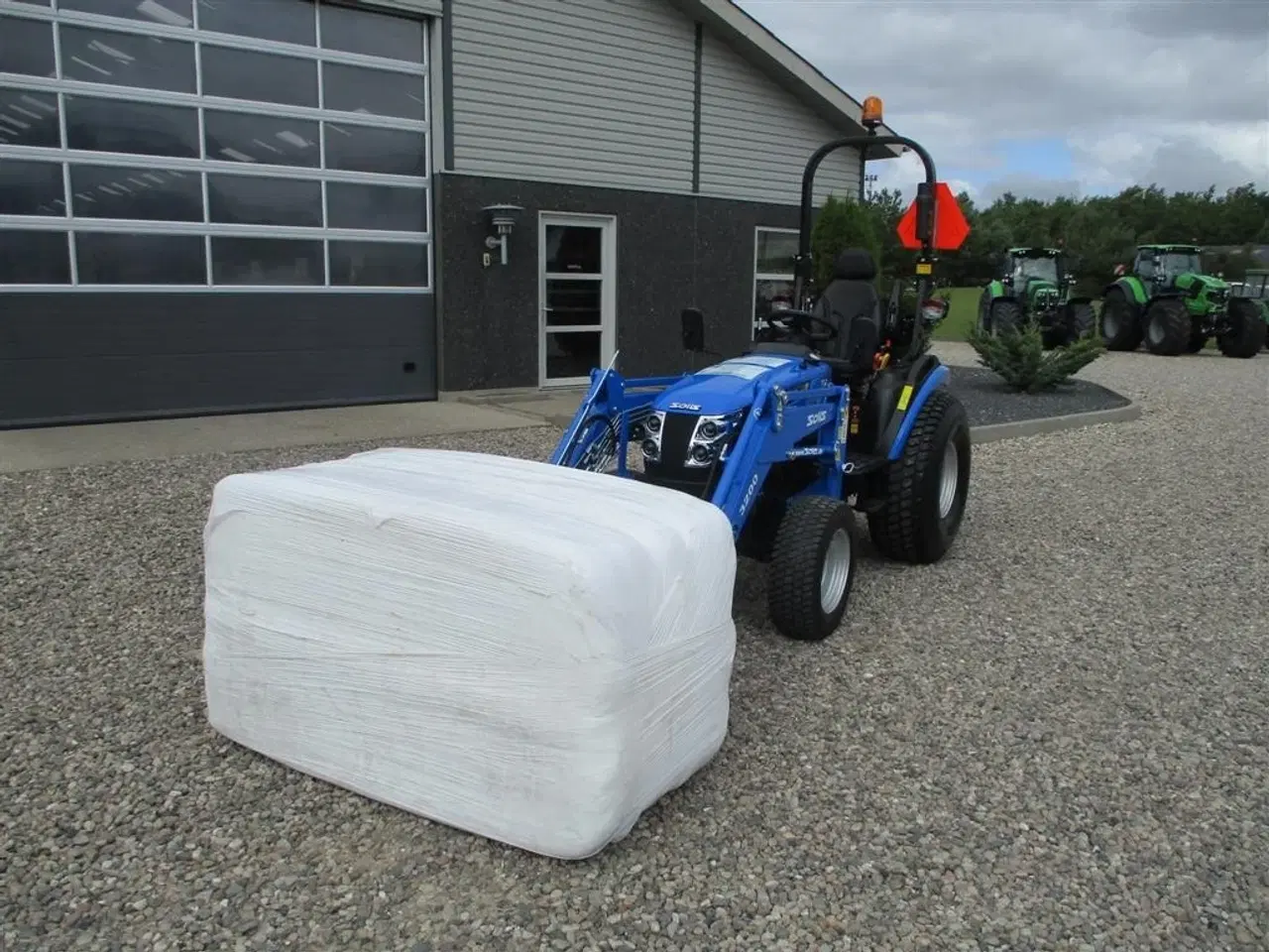 Billede 14 - Solis 26 HST med fuldhydraulisk frontlæsser på