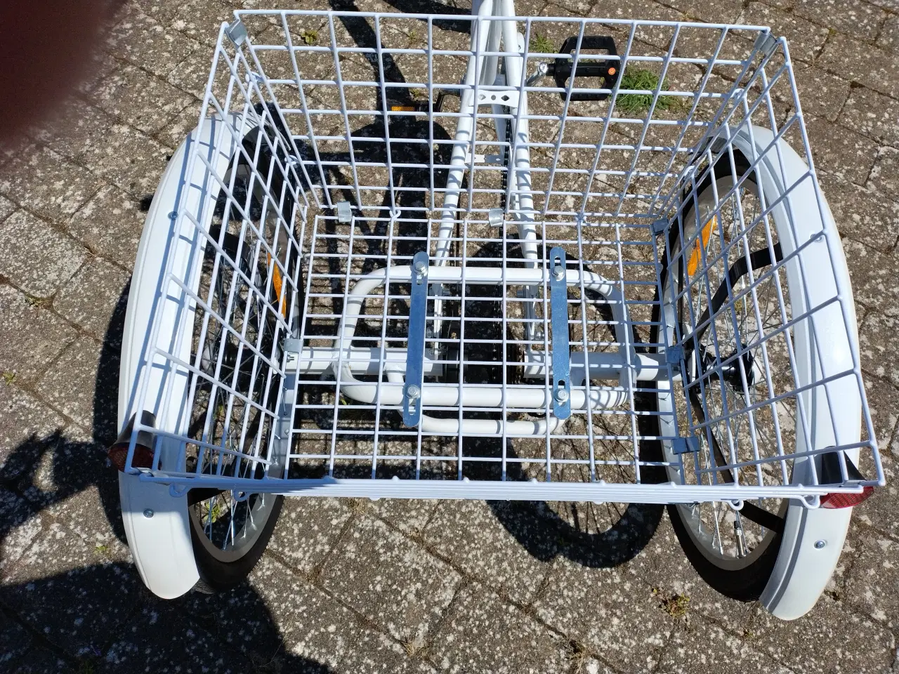 Billede 4 - Hvid voksen trehjulet 6 gear 