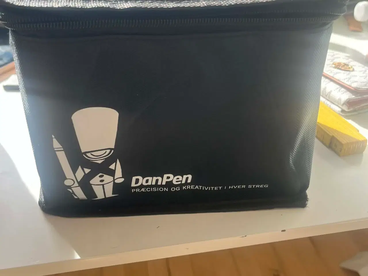 Billede 5 - Stort tuschesæt m. malebog – pæn stand