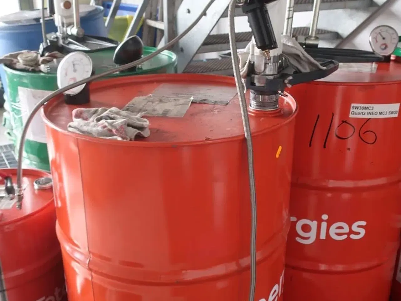 Billede 1 - Ca. 70 liter motorolie QUARTZ INEO MDC 5W30