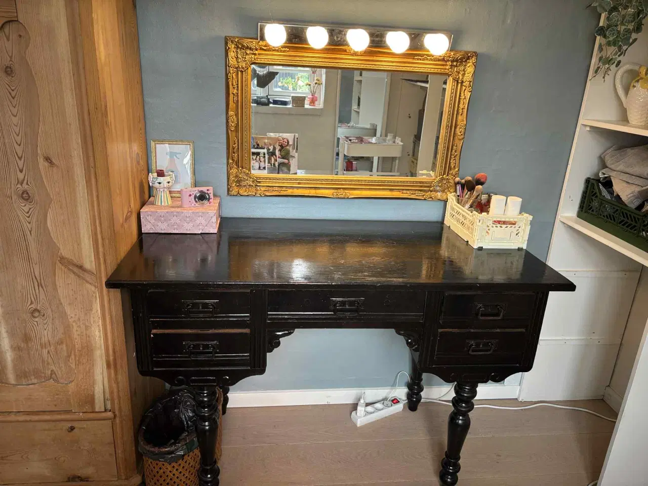 Billede 1 - Skrivebord i mørkt træ