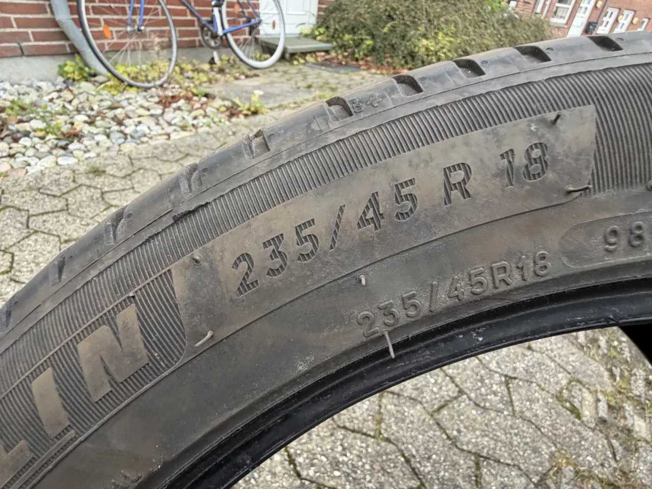 Billede 3 - Sommerdæk – 235/45 R18 – Perfekt stand
