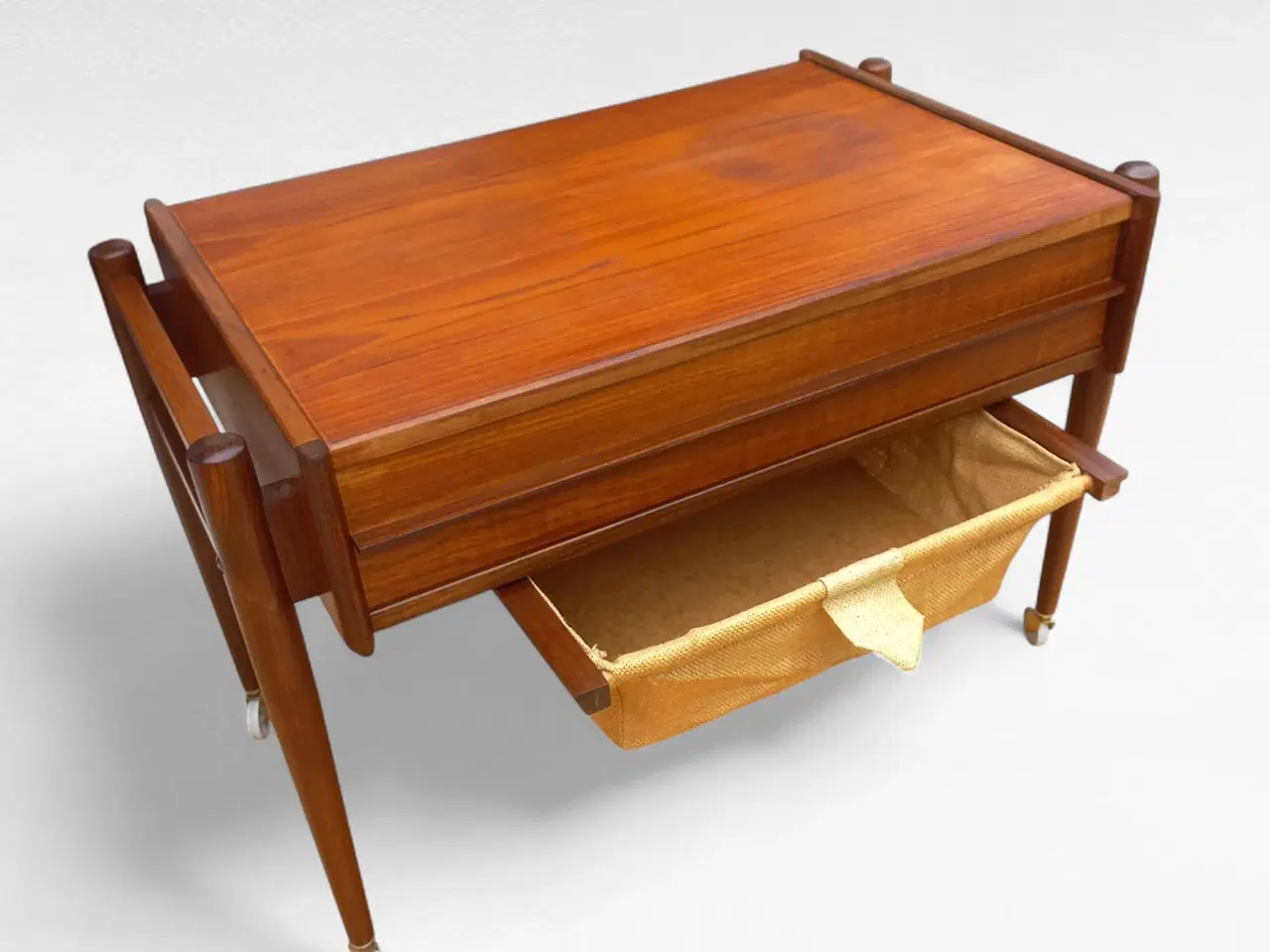 Billede 9 - Elegant Teak Sybord/Sidebord fra 1960’erne – Dansk