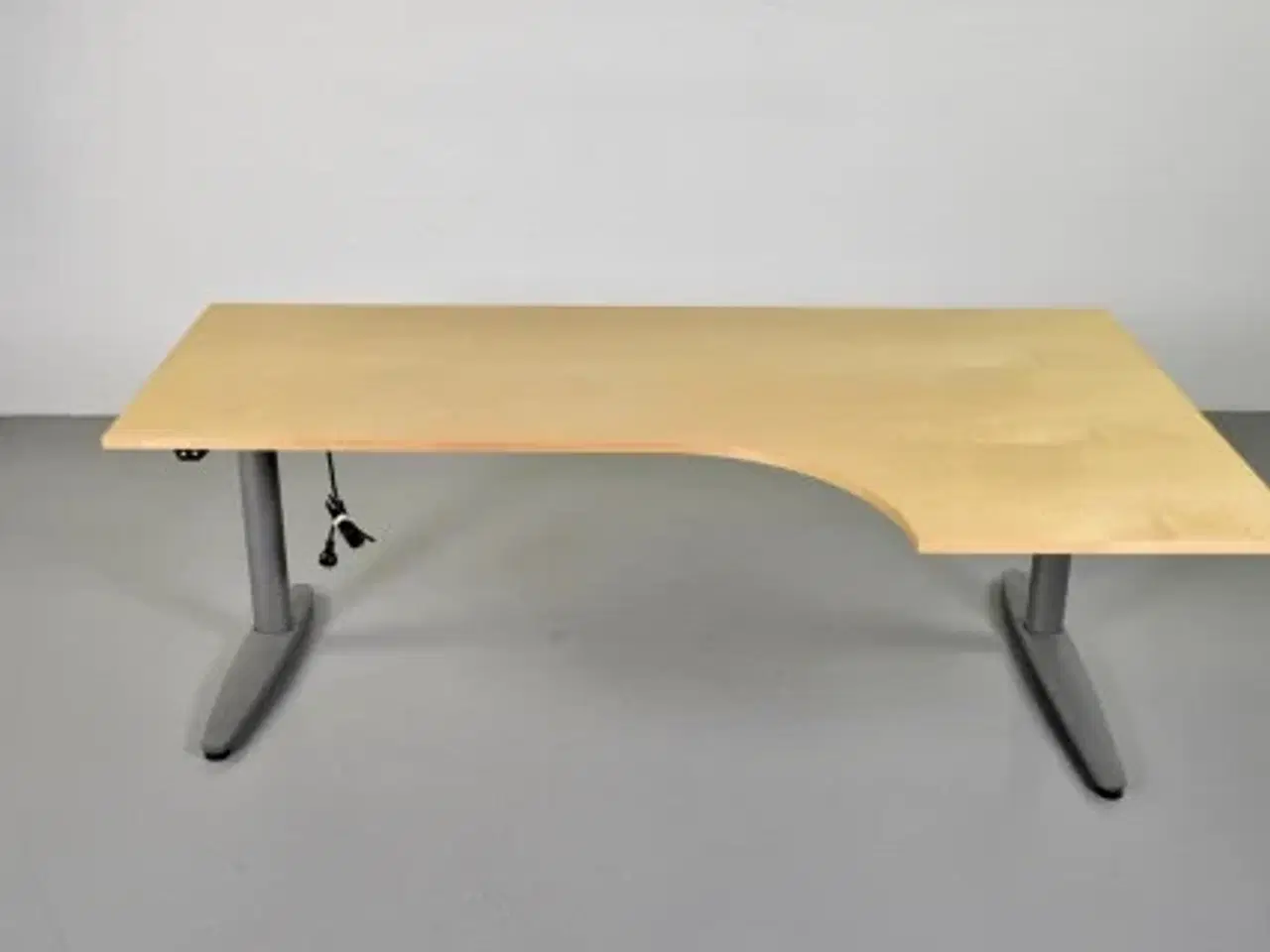 Billede 1 - Efg hæve-/sænkebord i ahorn med højresving, 200 cm.