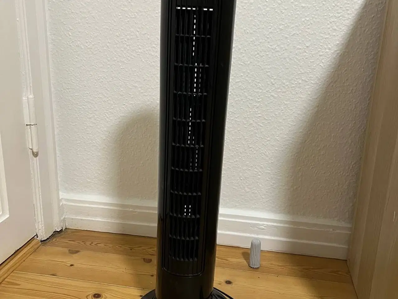 Billede 3 - Stilfuld sort søjleventilator / tårnventilator