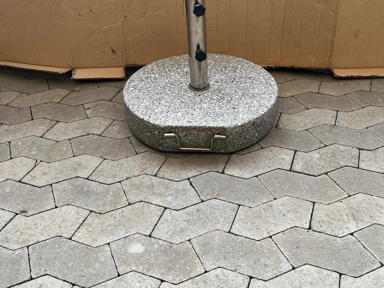 Billede 4 - Parasol fod i granit på hjul 