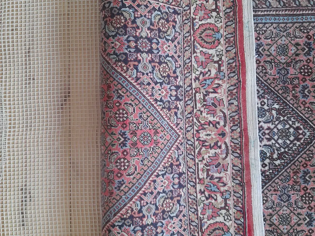 Billede 2 - Persisk tæppe i uld   Mål: 144x88