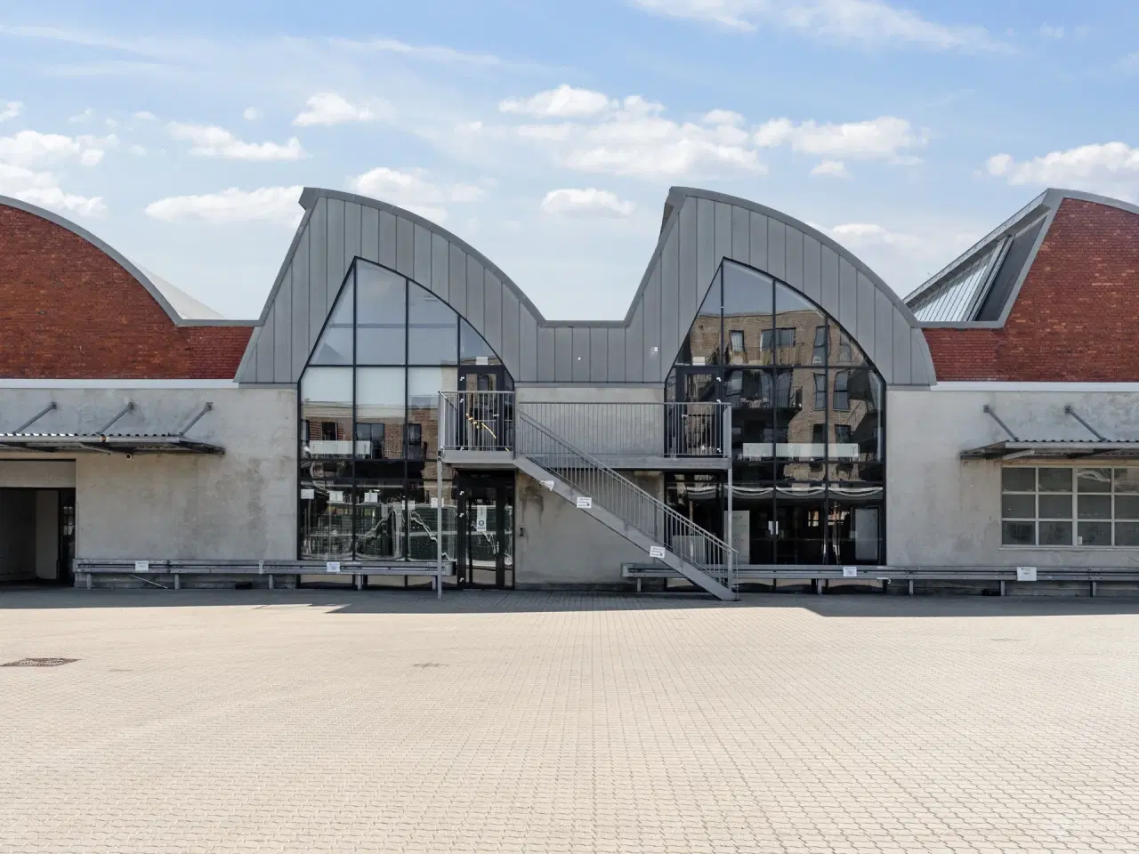 Billede 1 - Lager-og kontorlokaler med indhegnet gårdareal