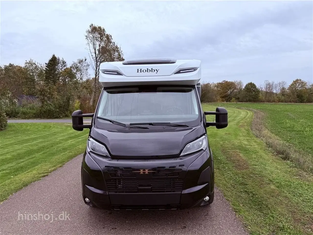 Billede 29 - 2026 - Hobby Maxia T 740 WE Aut.   Lækker Autocamper med lave enkelsenge og stort toiletrum med særskilt brusekabine fra Hinshøj Caravan.