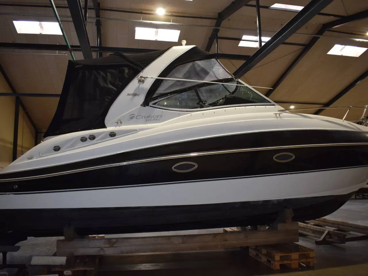 Billede 27 - Cruiser Yachts 300 Express - Twin Volvo Penta D3/Udstyr - DIESEL