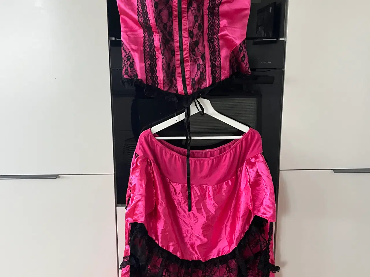 Billede 8 - Divers kostumer til voksne og børn