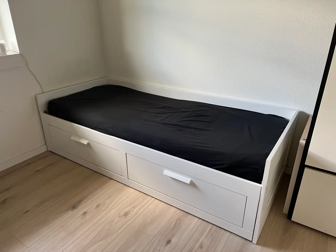 Billede 1 - Hvid pæn Brimnes seng