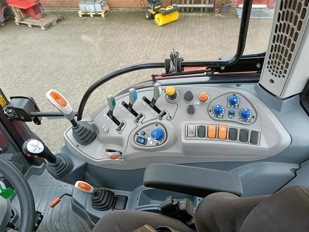 Billede 14 - McCormick X6.135 med M 30im frontlæsser (DEMO/leje traktor)