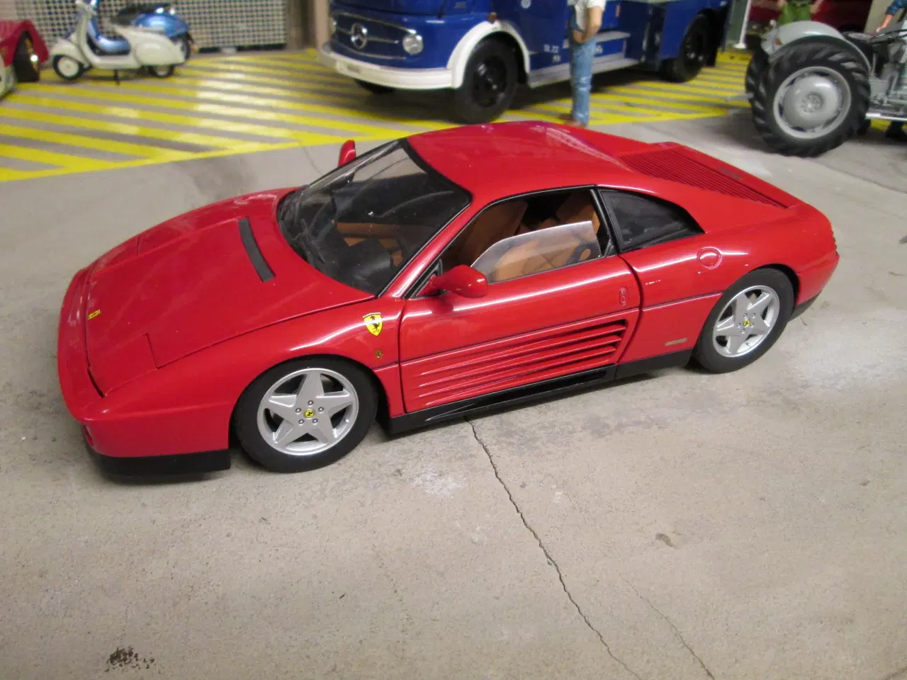 Billede 5 - Modelbil   Ferrari 348 TB   Hotwheels-elite   1:18