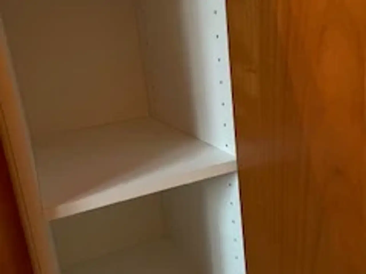 Billede 5 - Badeværelsesmøbel med låger i massiv kirsebærtræ o