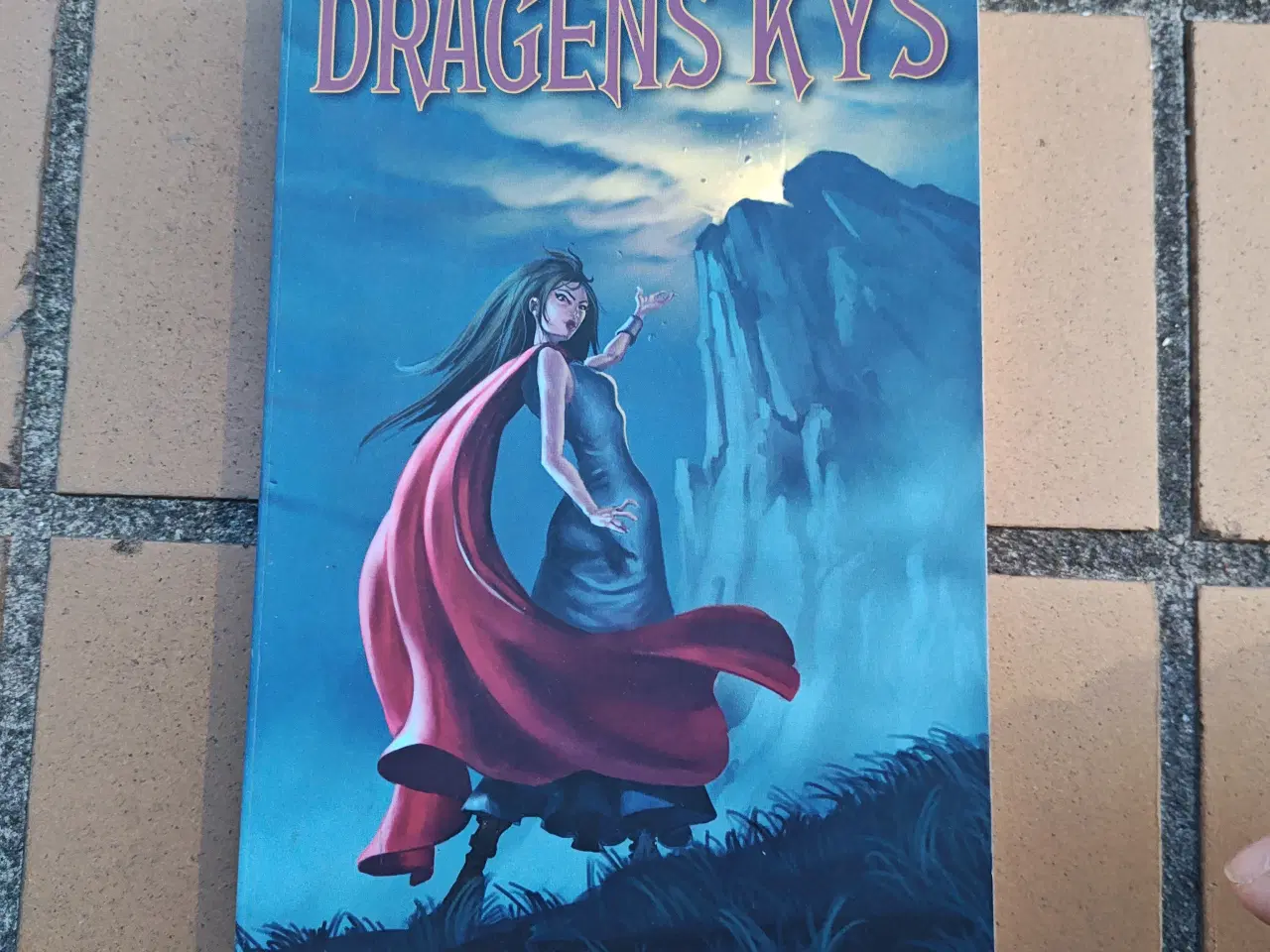 Billede 1 - Dragens Kys Bog af Josefine Ottesen