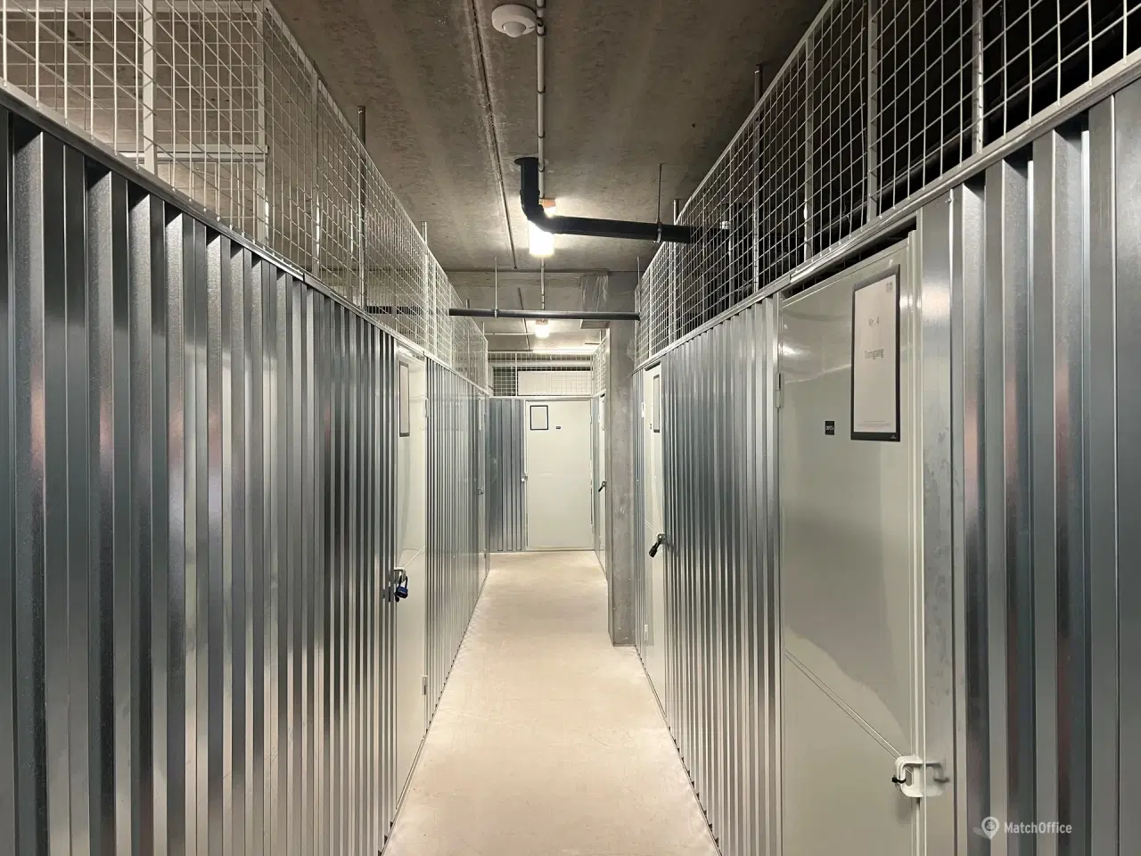 Billede 3 - Gode lagerrum i høj kælder