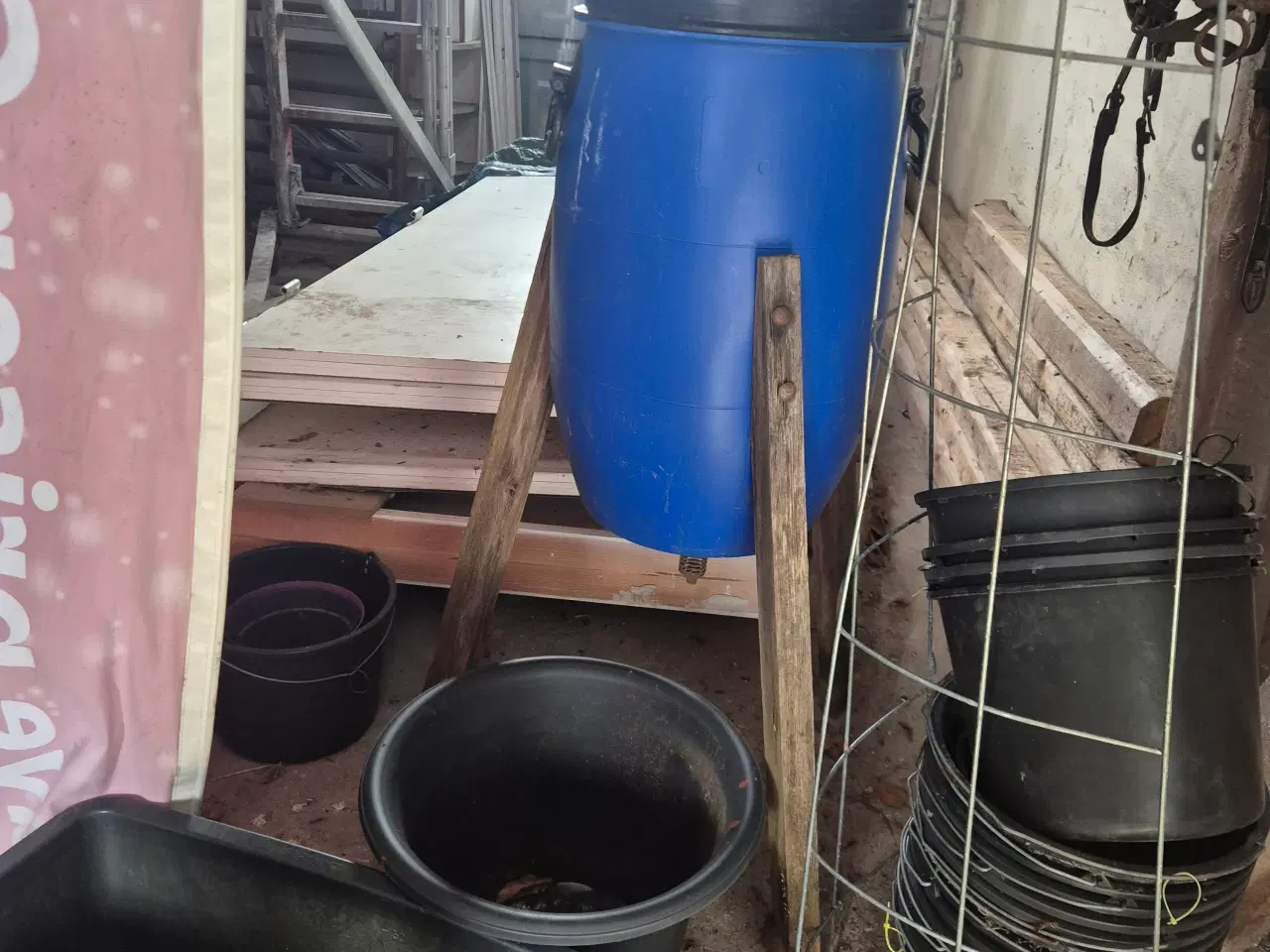 Billede 1 - 2 stk fodretønder 