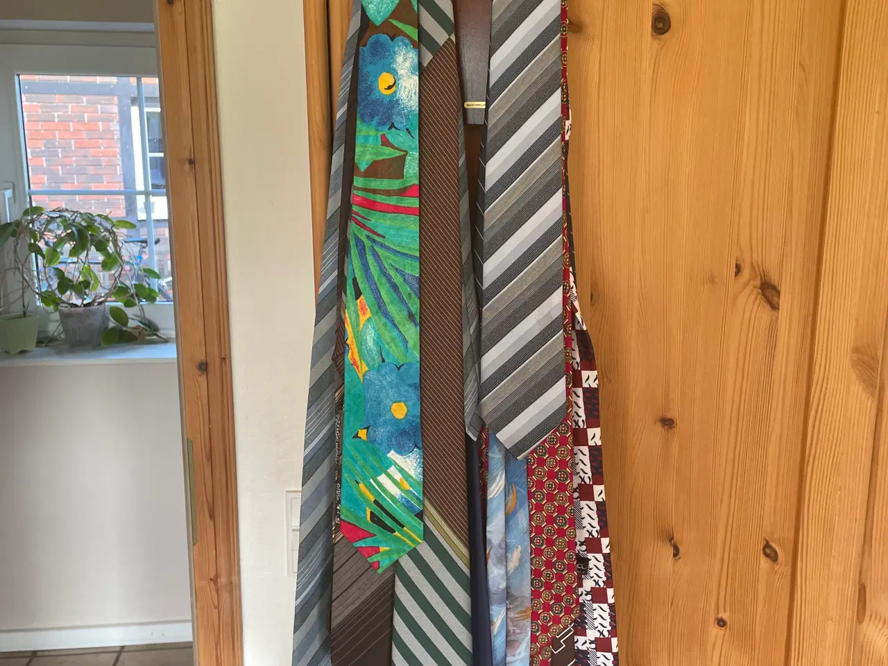 Billede 1 - Forskellige slips sælges 