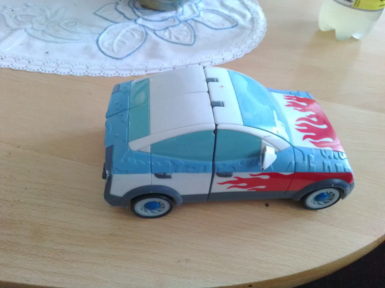 Billede 1 - Bil der kan omformes. "Transformers"
