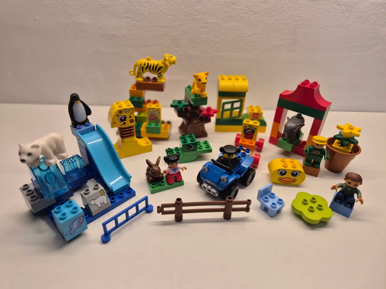 Billede 1 - Duplo Zoo med Dyr samt mange forskellige figurer o