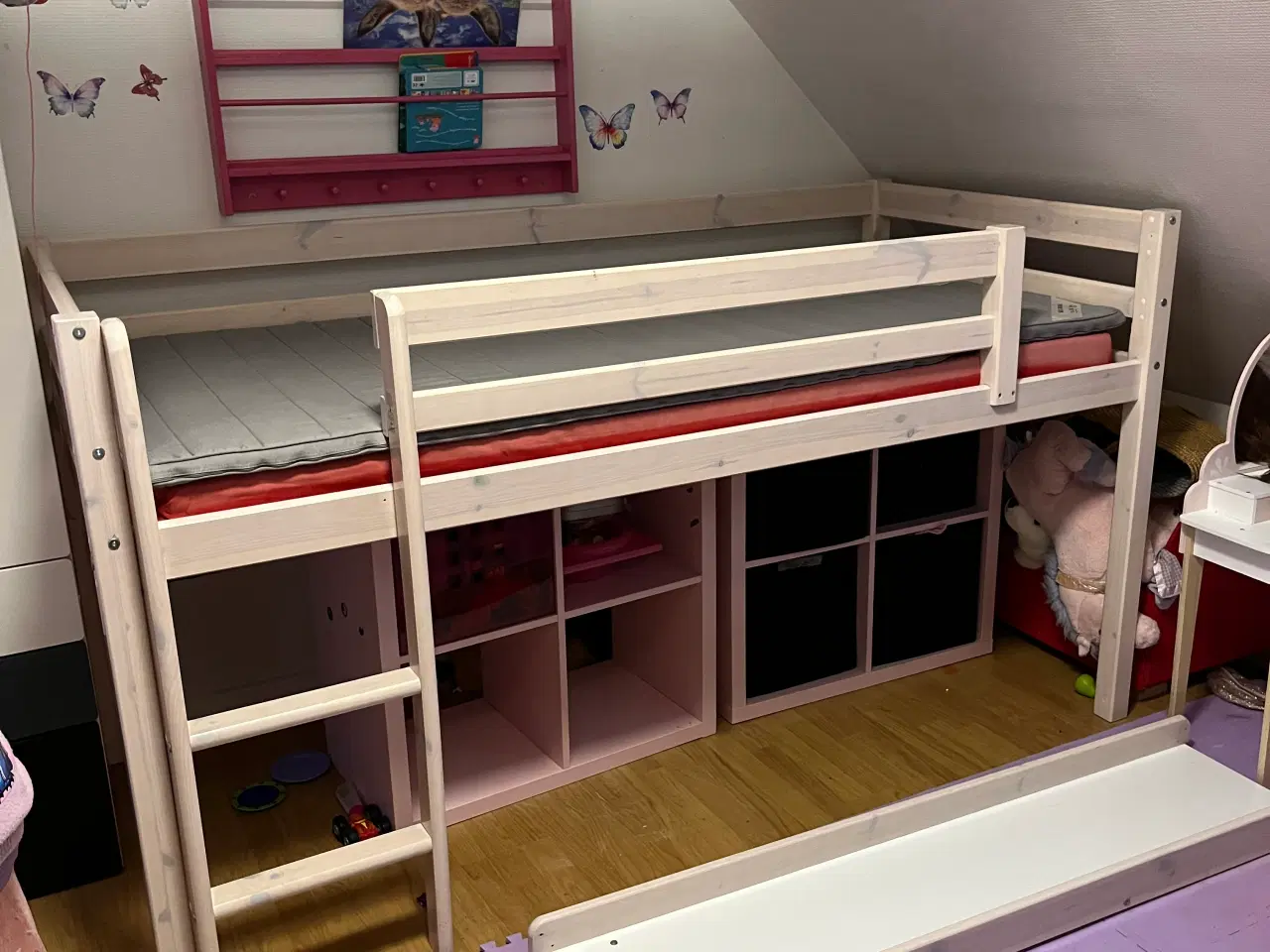 Billede 4 - Seng med rutsjebane og hule 