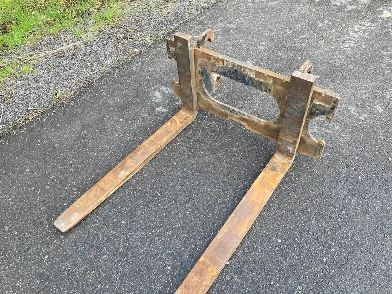 Billede 20 - Giant 452 T HD, Minilæsser. Skovl og Pallegafler