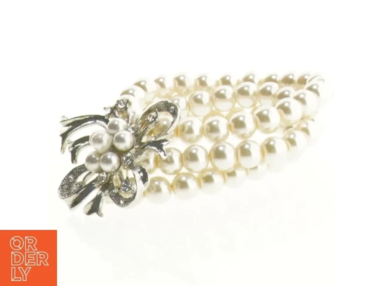 Billede 1 - Perlearmbånd med blomsterdetalje (str. Ø 5 cm)
