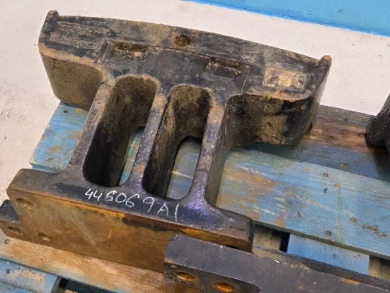 Billede 11 - New Holland T8010 Beslag 446069A1  3Stk