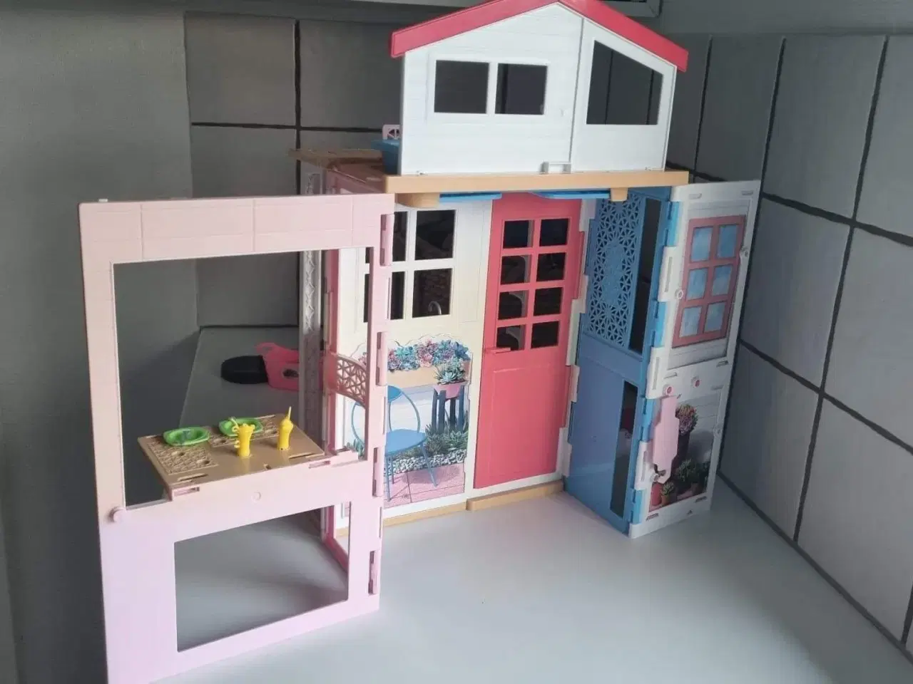 Billede 1 - Barbie, lille hus
