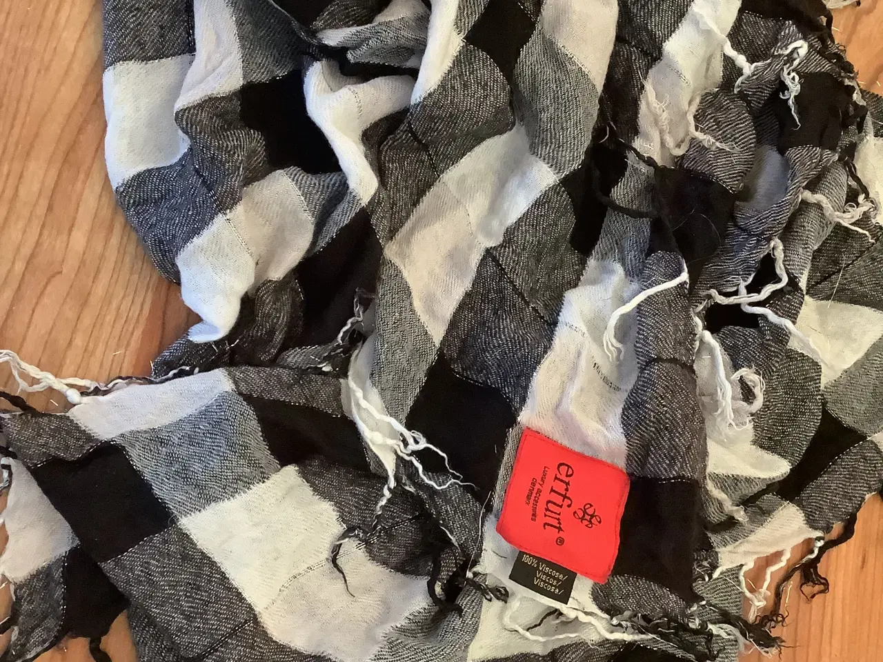 Billede 3 - Helt nyt Erfurt tørklæde 102X102 cm