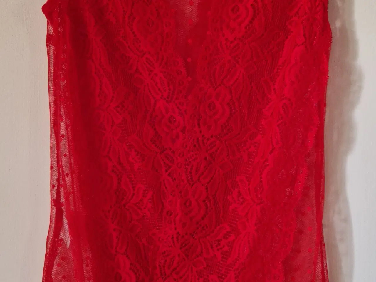 Billede 1 - IN VOGUE PARIS rød bodysuit, størrelse M