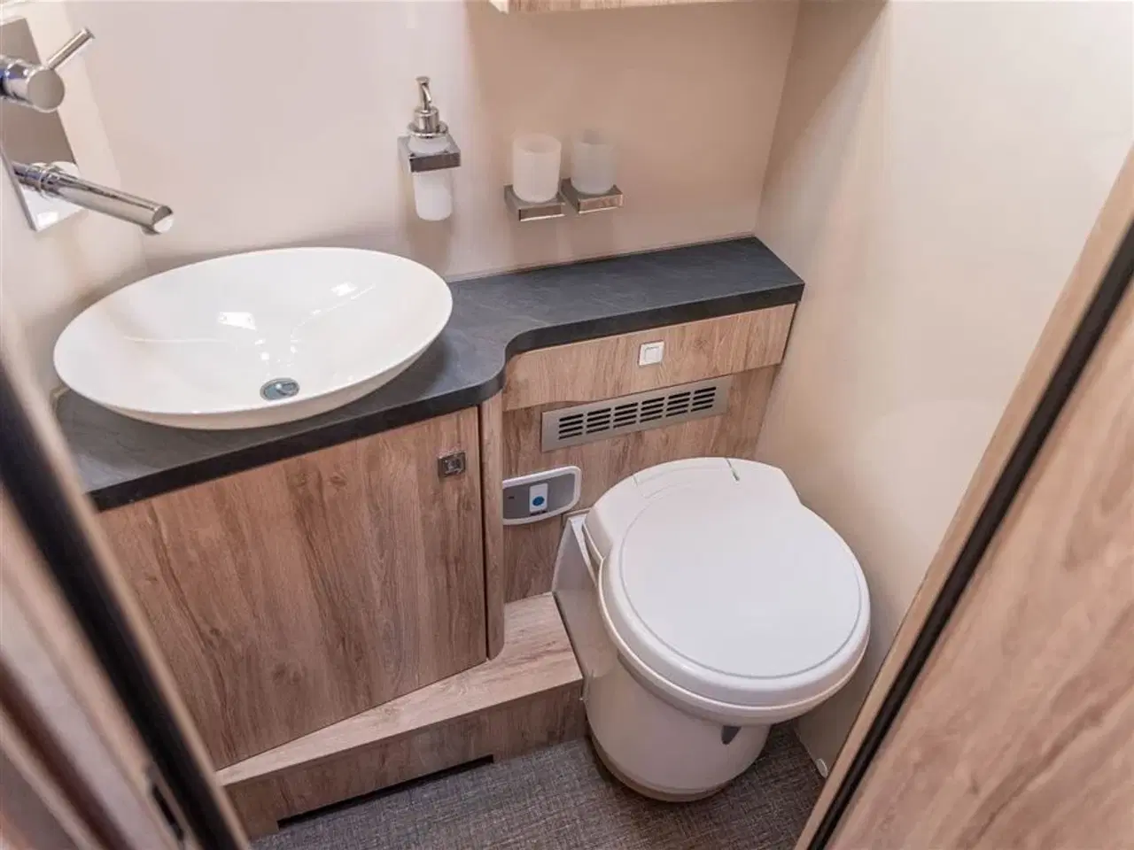 Billede 24 - 2022 - Euramobil Integra Line 720 EF   Tysk kvalitet og luksus