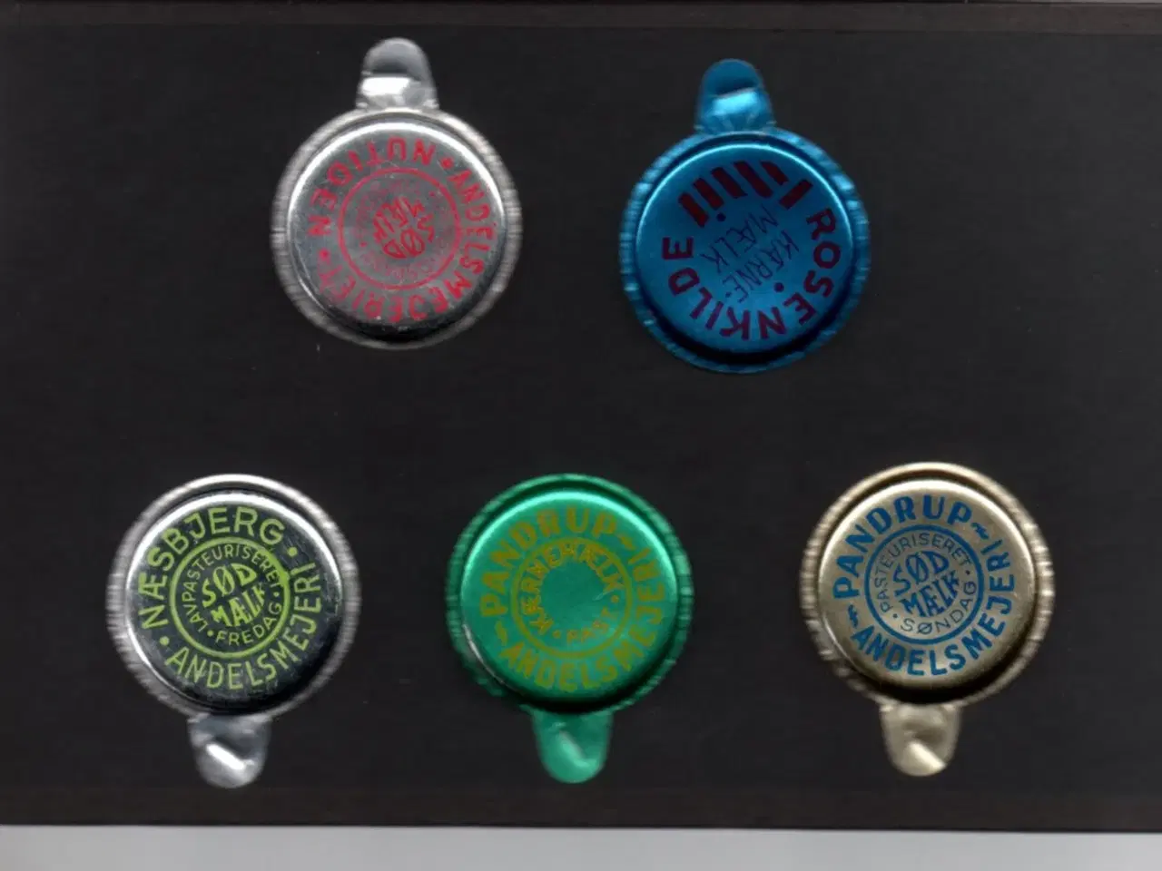 Billede 1 - Mælkekapsler 5 stk forskellige  Orginale kapsler til hvide Mælkeflasker