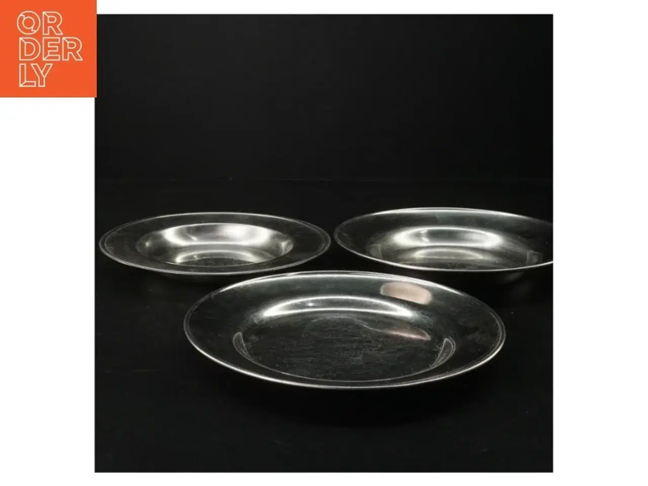 Billede 1 - Metaltallerkener med gravering (3 stkl) (str. Ø 19 cm)