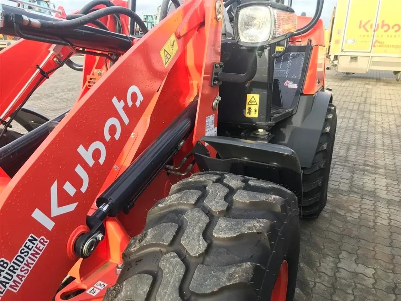 Billede 5 - Kubota R070 brugt maskine kun kørt 10 timer.