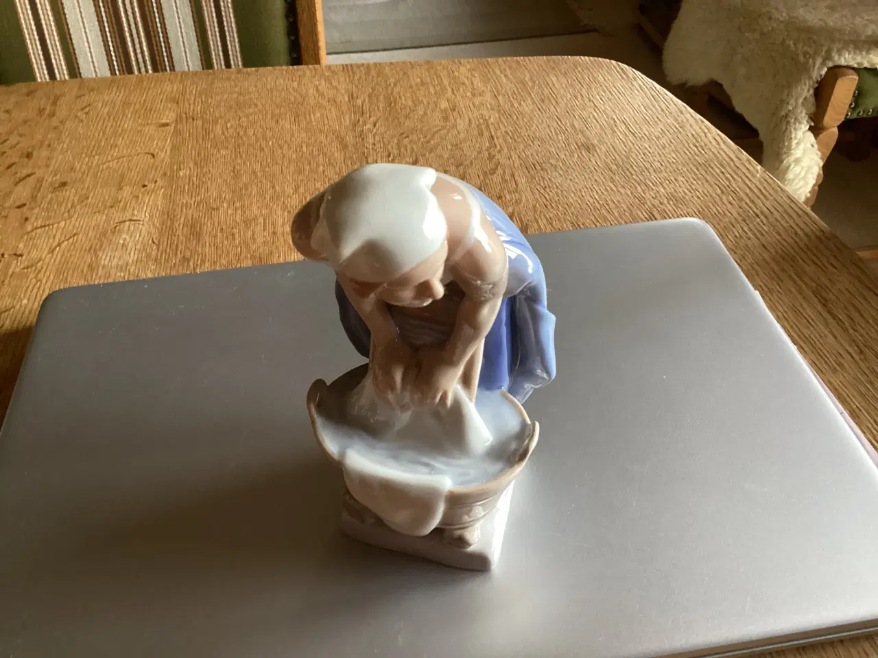 Billede 6 - BG dame med vaskebalje (Axel Locher) 