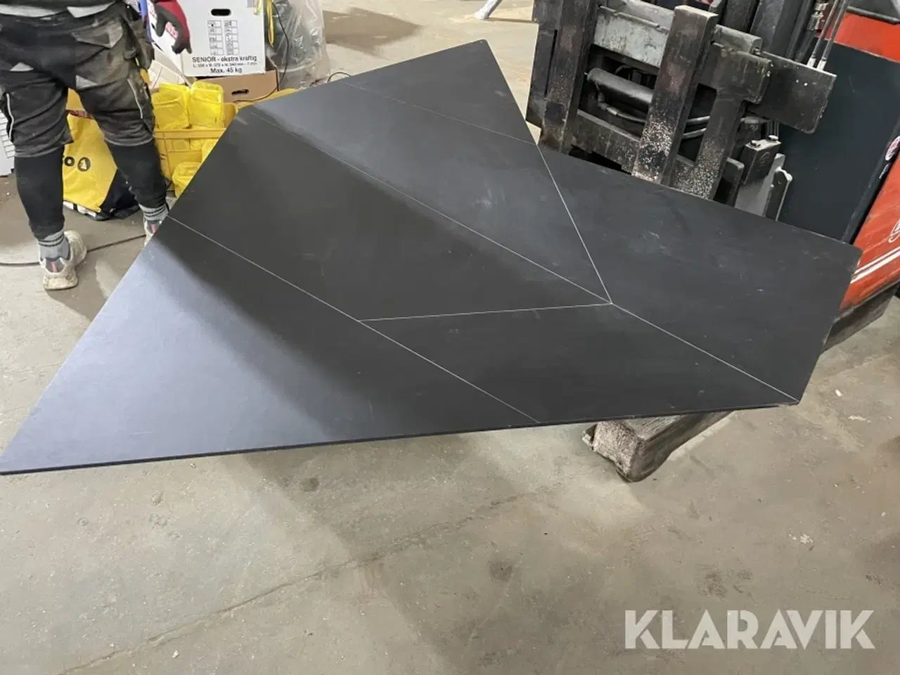 Billede 1 - Skriveborde sorte 2 styk