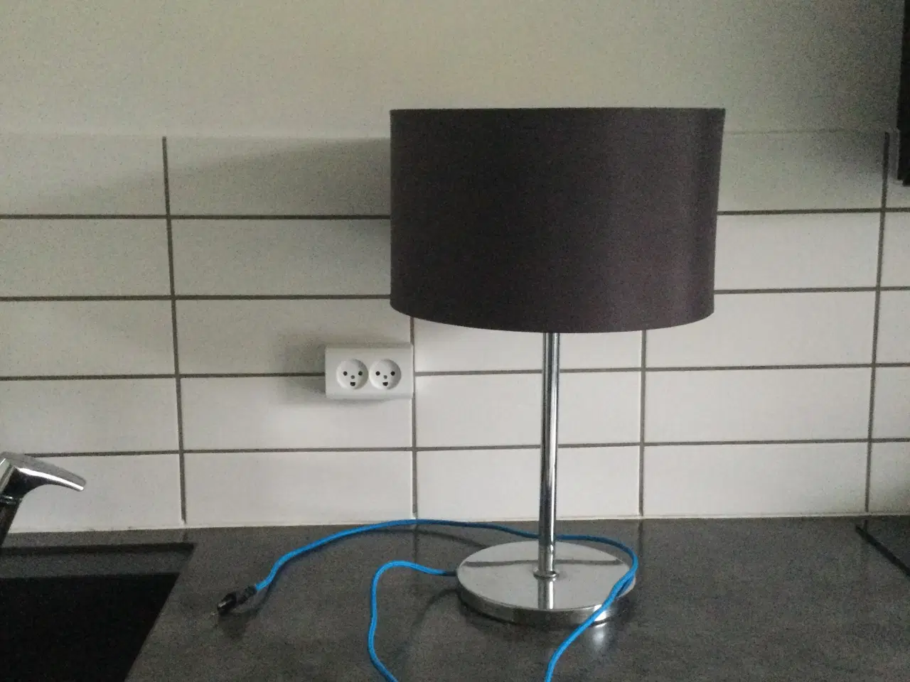 Billede 1 - Bordlampe med sort skærm