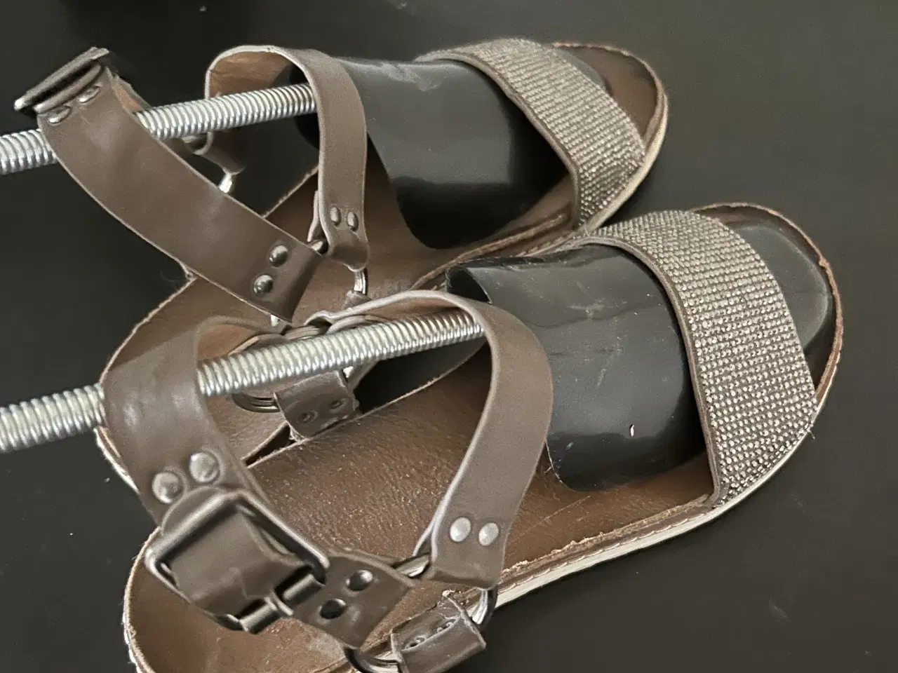 Billede 3 - Sandaler med små rhinsten