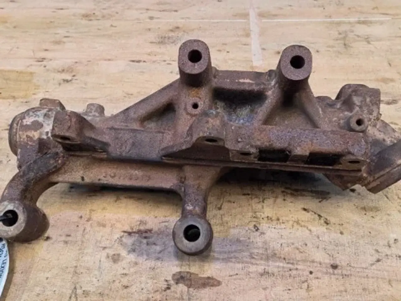 Billede 4 - Mercedes OM502LA Udstødningsmanifold R5421421009