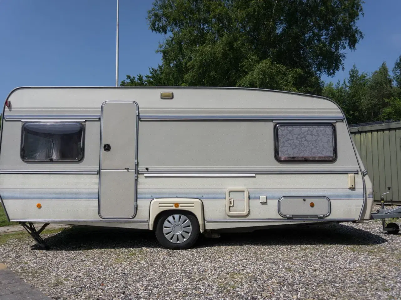 Billede 1 - Kun 1.200 totalvægt, i super fin stand!