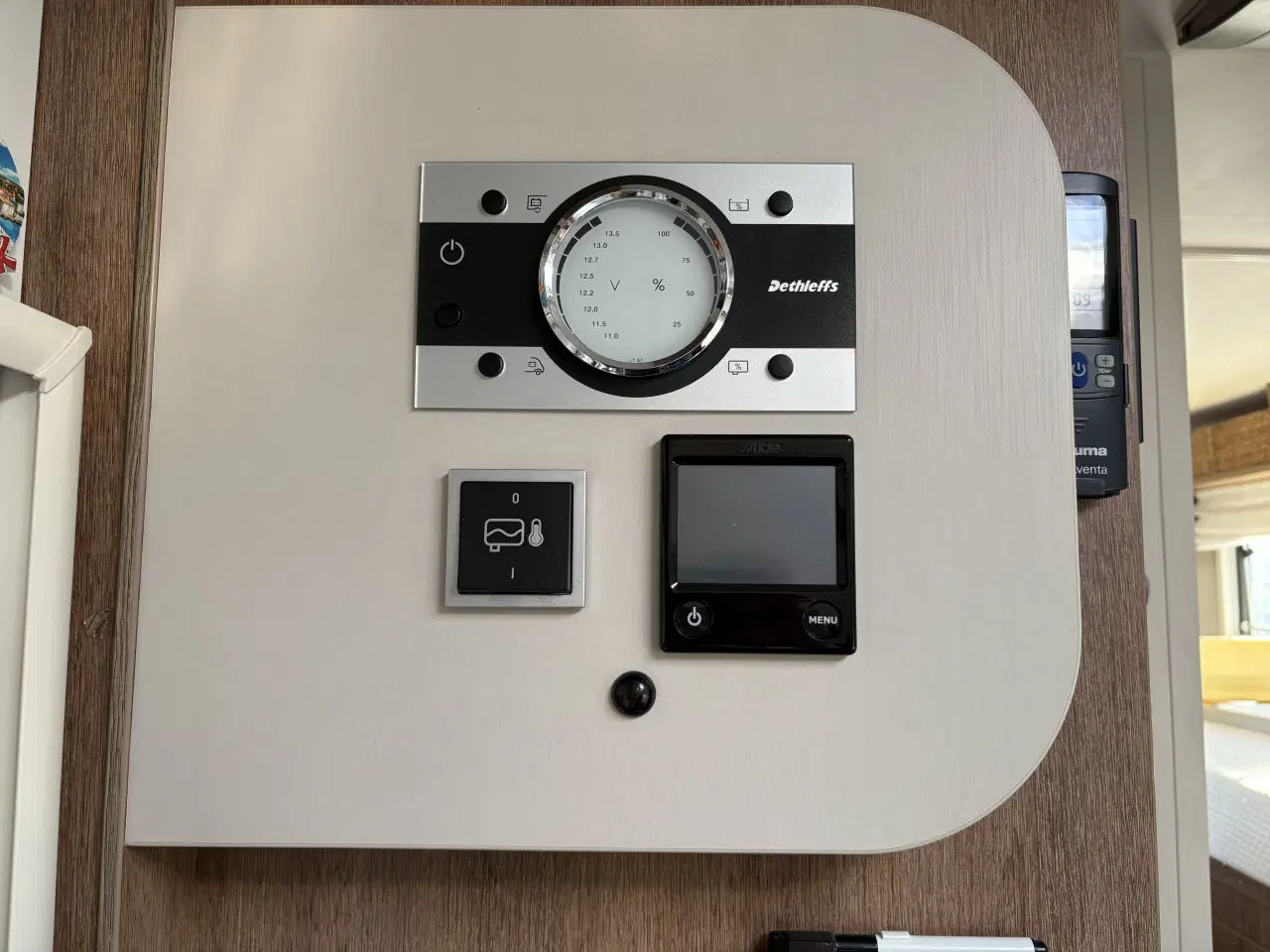 Billede 15 - Dethleffs I7057 EBL med face-to-face siddegruppe