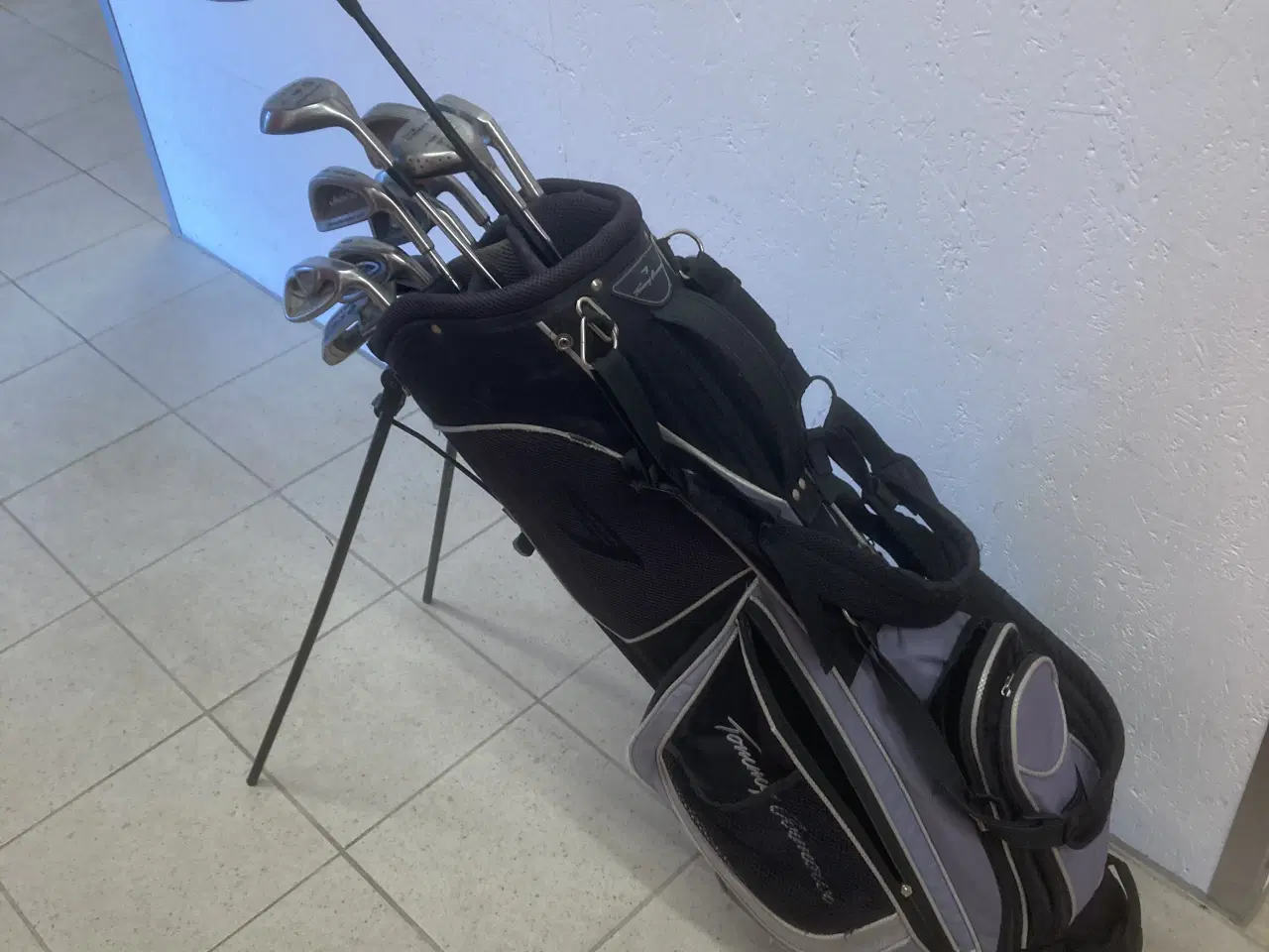 Billede 2 - Golfsæt m/ flot Tommy ARMOUR bærebag