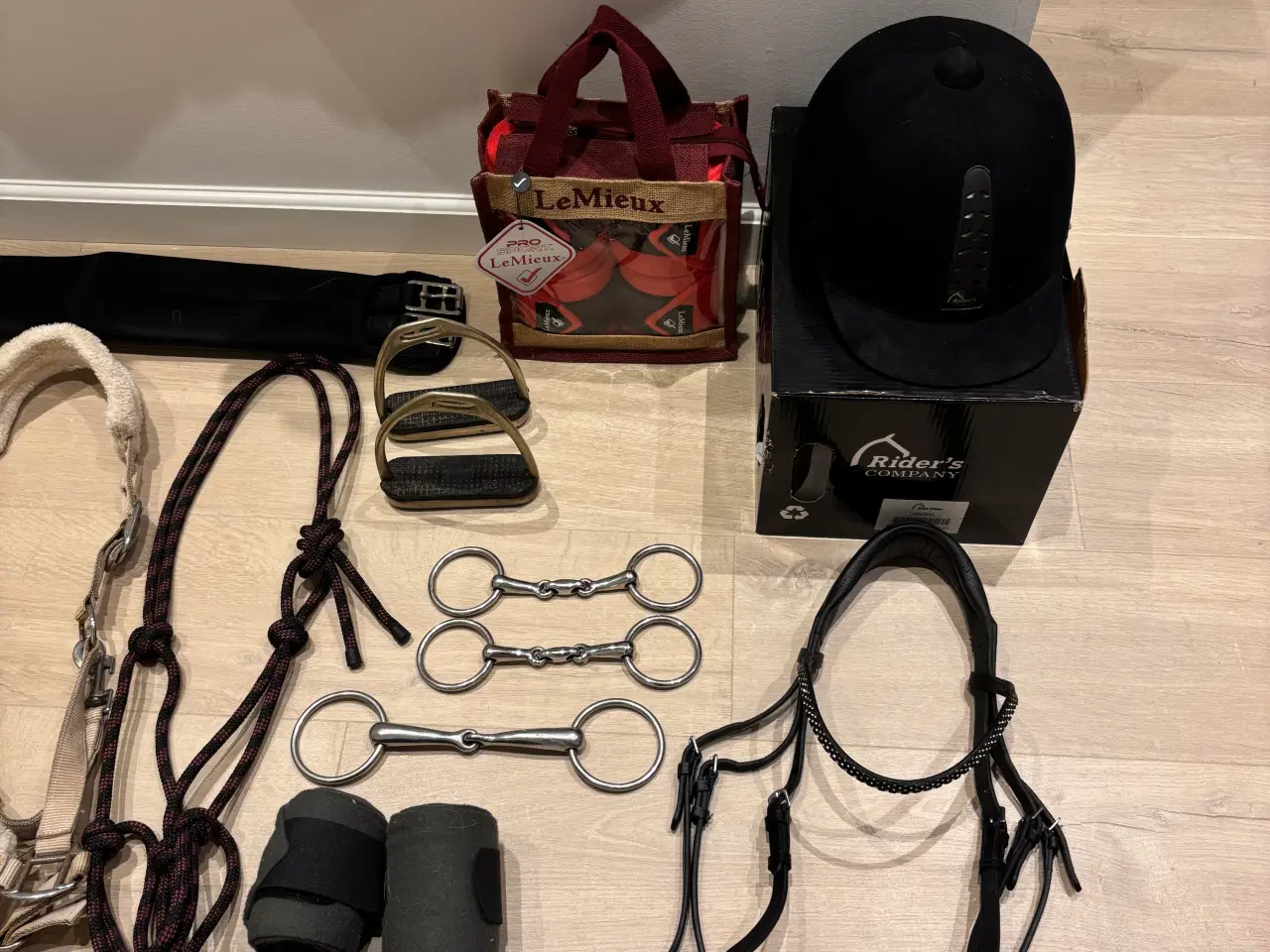 Billede 12 - Rideudstyr, trenser, underlag osv…..