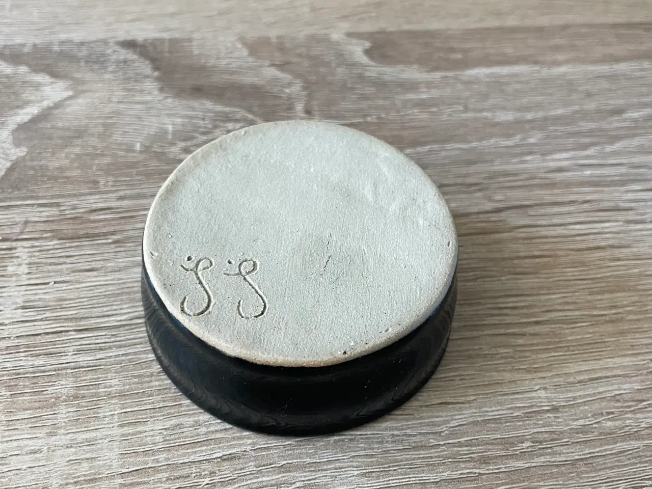 Billede 4 - Vildt sød lille håndlavet keramik krukke i sort