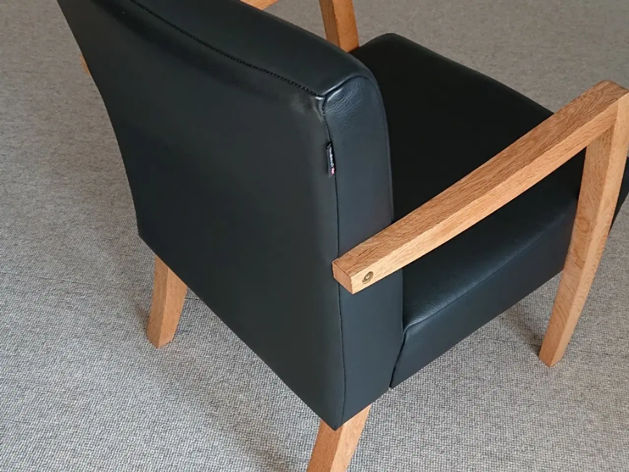 Billede 3 - Lille sort læderstol