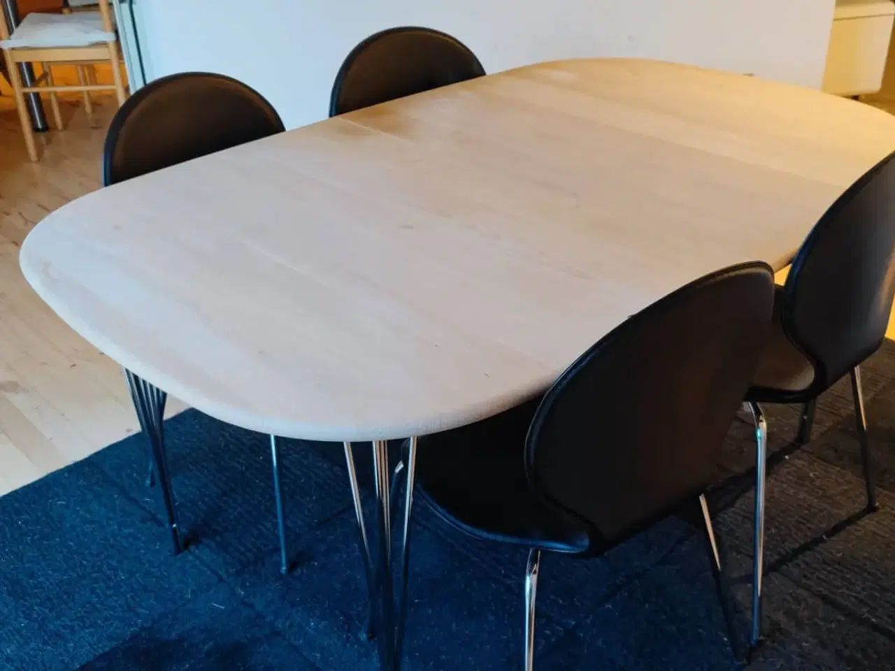 Billede 3 - Spisebord m/stole, Egetræ + Metalben, Haslev