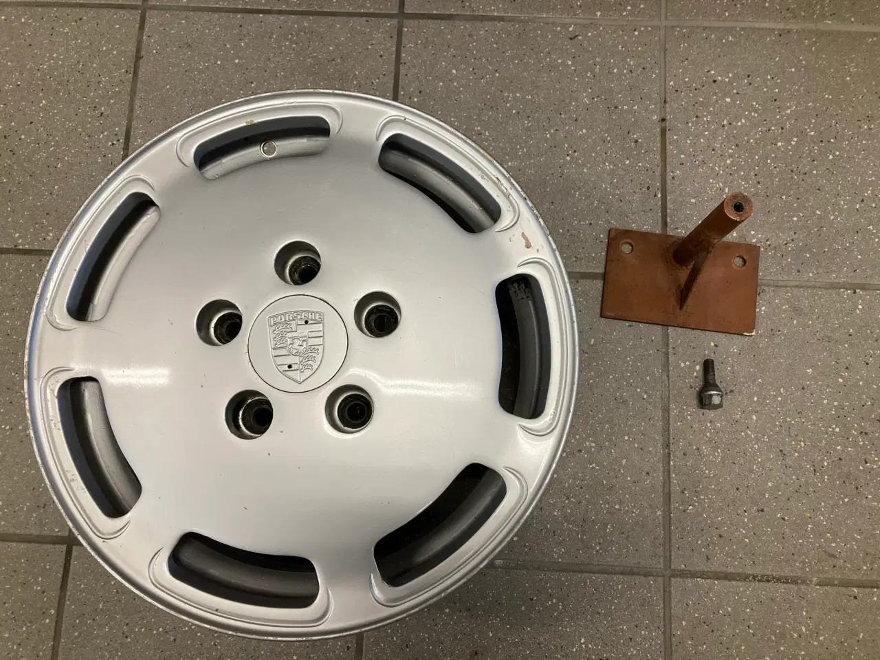 Billede 1 - Slangeholder af Porsche 928 fælg